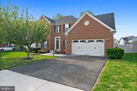 10754 Constitution Dr, Waldorf, MD 20603