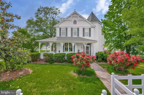 105 Oak Ave, La Plata, MD 20646