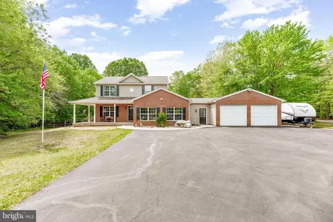 7870 Lakes End Ct, La Plata, MD 20646