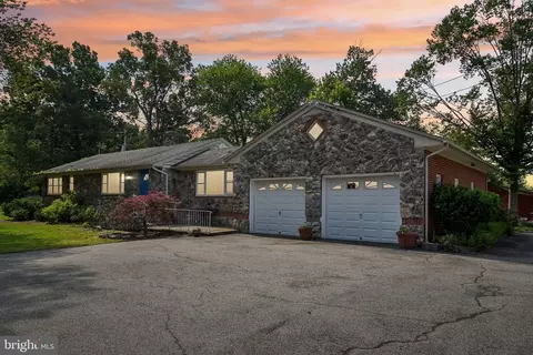 7065 Hawthorne Rd, La Plata, MD 20646