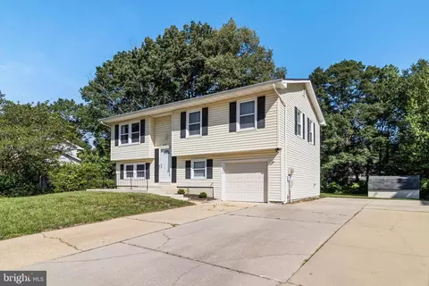 390 University Dr, Waldorf, MD 20602