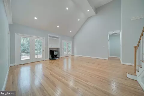 Living - 14535 Honeysuckle, Issue, MD 20645 photo 6 of 13