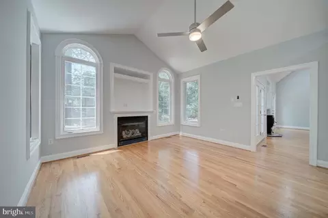 Living - 14535 Honeysuckle, Issue, MD 20645 photo 11 of 13