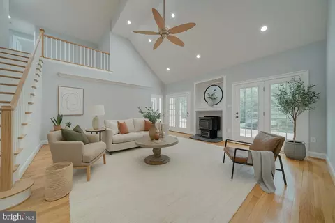 Living - 14535 Honeysuckle, Issue, MD 20645 photo 1 of 13