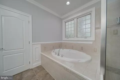 Bath - 14535 Honeysuckle, Issue, MD 20645 photo 6 of 10
