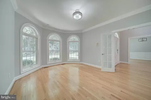 Living - 14535 Honeysuckle, Issue, MD 20645 photo 2 of 13