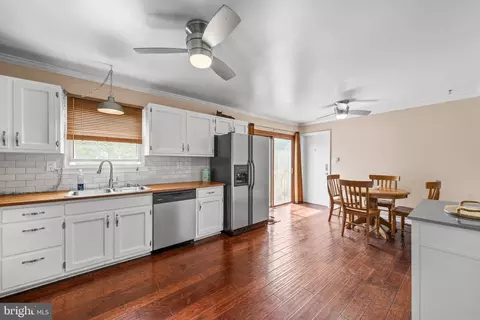 7514 Glen Albin Rd, La Plata, MD 20646
