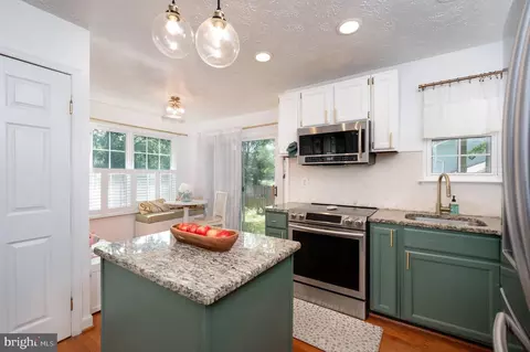 Kitchen - 4783 Jaybird Ct, Waldorf, MD 20603 photo 4 of 4