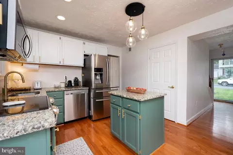 Kitchen - 4783 Jaybird Ct, Waldorf, MD 20603 photo 3 of 4