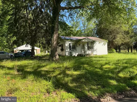 4480 Phillips Rd, La Plata, MD 20646