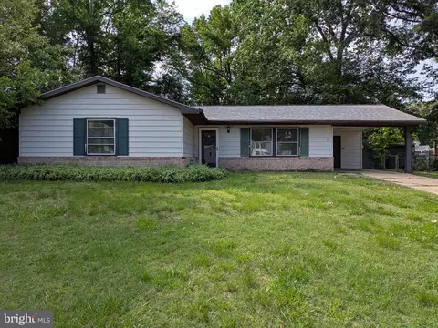 802 Oxford Ct, Waldorf, MD 20602