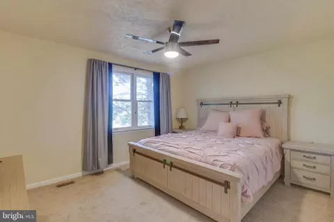 Bedroom - 2015 Wendy Ct, Waldorf, MD 20601 photo 4 of 7
