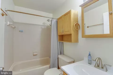 Bath - 2015 Wendy Ct, Waldorf, MD 20601 photo 2 of 2