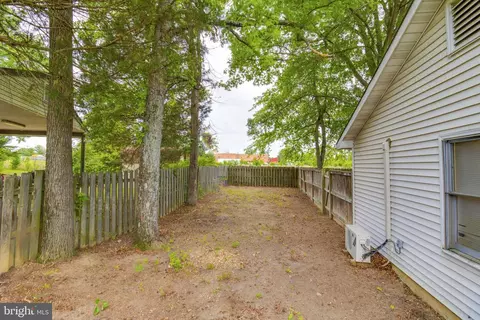 Exterior - 2015 Wendy Ct, Waldorf, MD 20601 photo 6 of 14