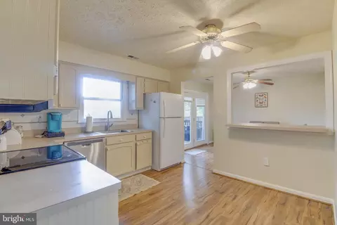 Kitchen - 2015 Wendy Ct, Waldorf, MD 20601 photo 1 of 3