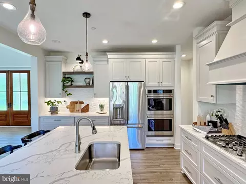 Kitchen - 11755 Over Creek Ct, Swan Point, MD 20645 photo 8 of 17
