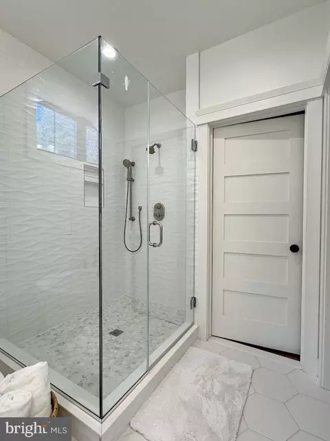 Bath - 11755 Over Creek Ct, Swan Point, MD 20645 photo 7 of 17