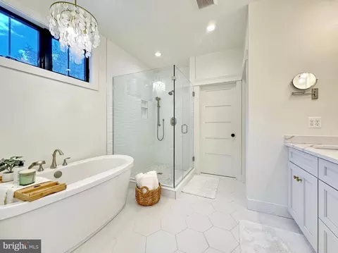 Bath - 11755 Over Creek Ct, Swan Point, MD 20645 photo 2 of 17