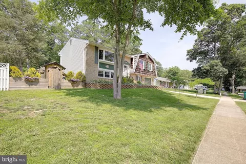 2902 Sandwich Dr, Waldorf, MD 20601