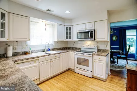 406 Hickory Cir, La Plata, MD 20646
