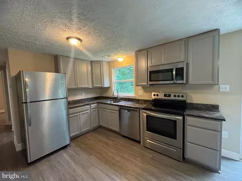 Kitchen - 6145 Bumpy Oak Rd, La Plata, MD 20646 photo 2 of 2