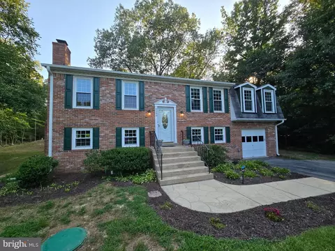 6580 Horseshoe Dr, La Plata, MD 20646