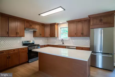 2375 Progress Ct, Waldorf, MD 20601 photo 9
