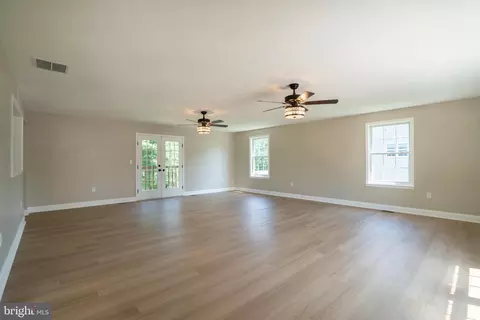 2375 Progress Ct, Waldorf, MD 20601 photo 7