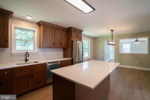 2375 Progress Ct, Waldorf, MD 20601 photo 8