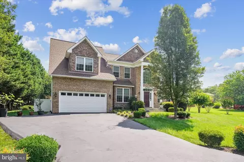 8818 Cottongrass St, Waldorf, MD 20603