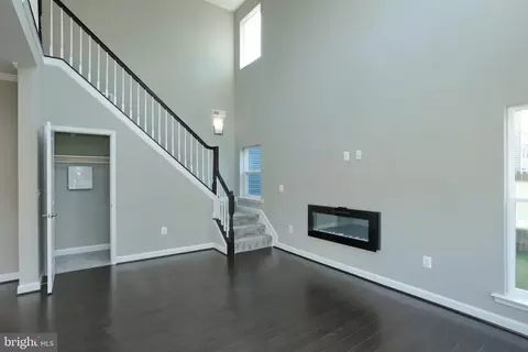 Entry Way - 21 Stuart Pl, Indian Head, MD 20640 photo 8 of 12