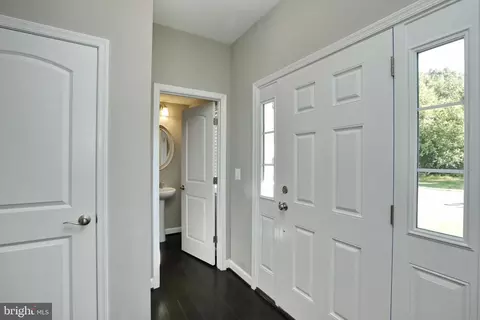 Entry Way - 21 Stuart Pl, Indian Head, MD 20640 photo 2 of 12