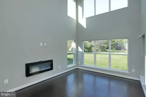 Living - 21 Stuart Pl, Indian Head, MD 20640 photo 1 of 3