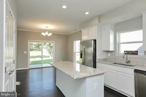 Entry Way - 21 Stuart Pl, Indian Head, MD 20640 photo 3 of 12