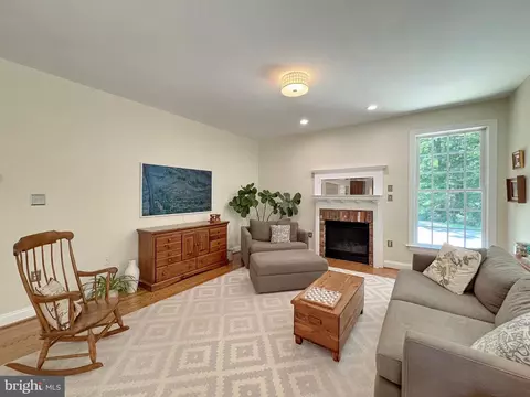 Living - 12125 Bunkys Pl, La Plata, MD 20646 photo 2 of 4