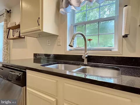 Kitchen - 6135 Bumpy Oak Rd, La Plata, MD 20646 photo 5 of 5