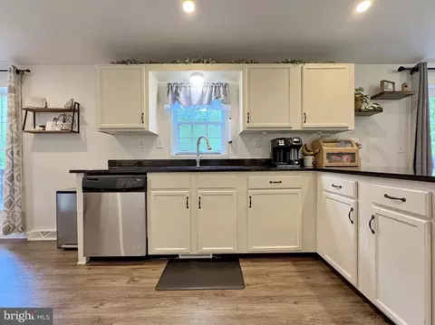 Kitchen - 6135 Bumpy Oak Rd, La Plata, MD 20646 photo 2 of 5