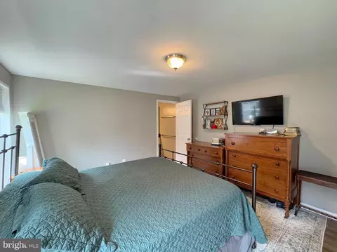 Bedroom - 6135 Bumpy Oak Rd, La Plata, MD 20646 photo 2 of 6