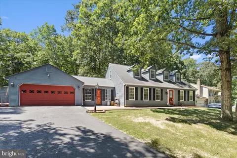8640 Valley Dr, Waldorf, MD 20603