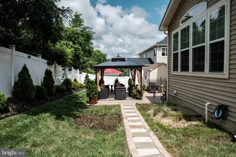 9800 Leighland Ct, Waldorf, MD 20603