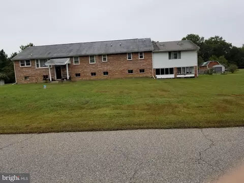 8210 Warren Dr, Pomfret, MD 20675