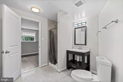 Bath - 5908 Michael Rd, Waldorf, MD 20601 photo 5 of 6