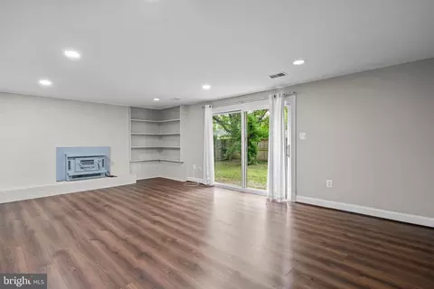 Living - 5908 Michael Rd, Waldorf, MD 20601 photo 7 of 8