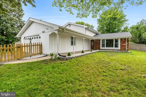 Exterior - 5908 Michael Rd, Waldorf, MD 20601 photo 2 of 4