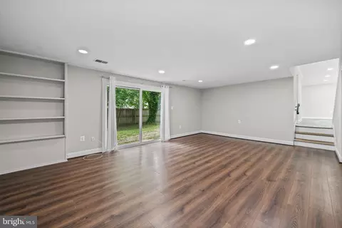 Living - 5908 Michael Rd, Waldorf, MD 20601 photo 5 of 8