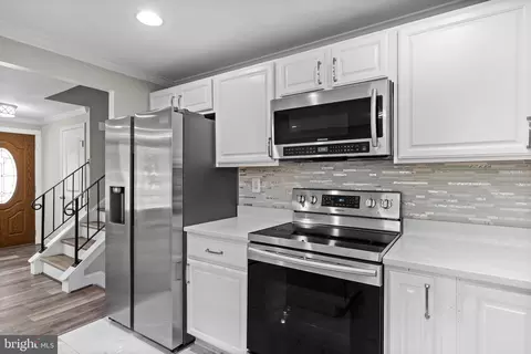 Entry Way - 5908 Michael Rd, Waldorf, MD 20601 photo 4 of 5