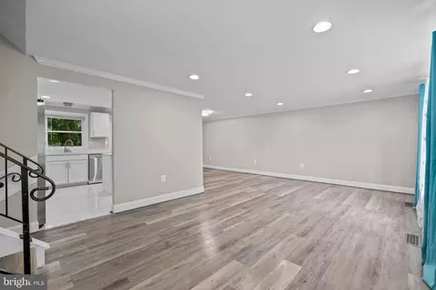 Living - 5908 Michael Rd, Waldorf, MD 20601 photo 2 of 8