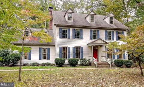 9275 Crescent Ln, La Plata, MD 20646