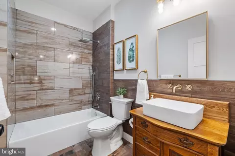 Bath - 3815 Watson Rd, Brandywine, MD 20613 photo 1 of 8