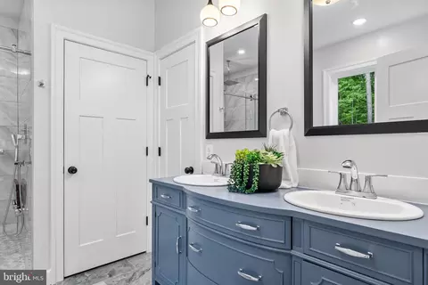 Bath - 3815 Watson Rd, Brandywine, MD 20613 photo 2 of 8